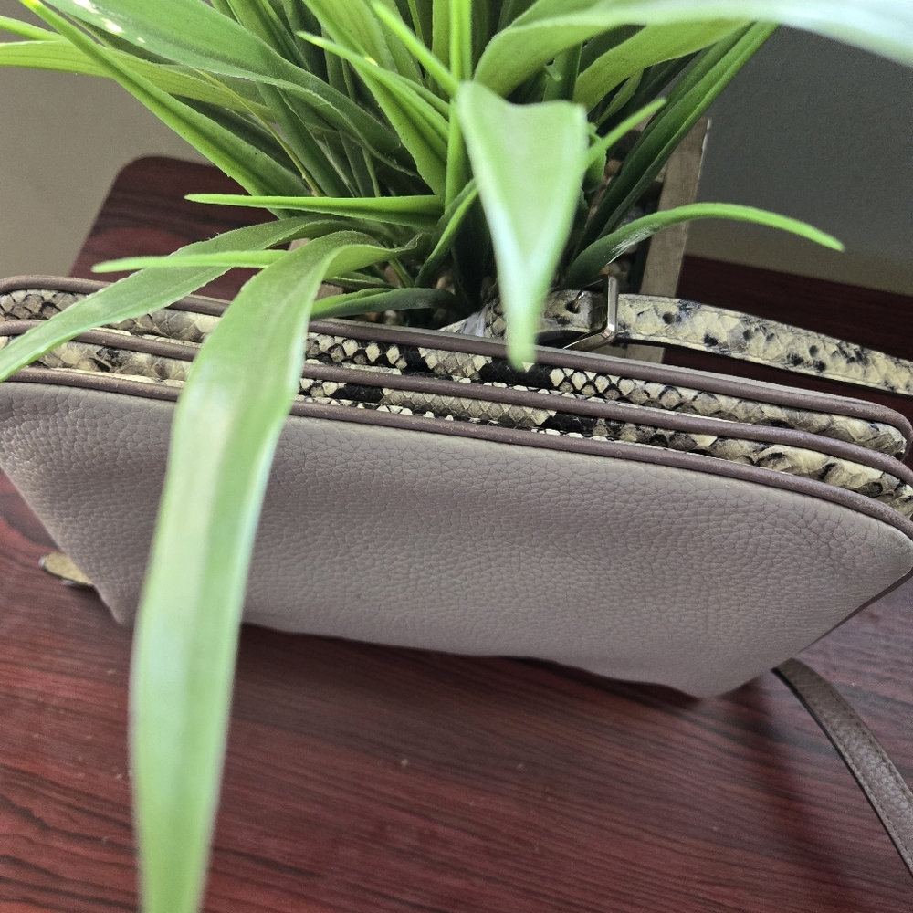 Kate Spade ♠️ Crossbody Bag - Picture 2 of 12